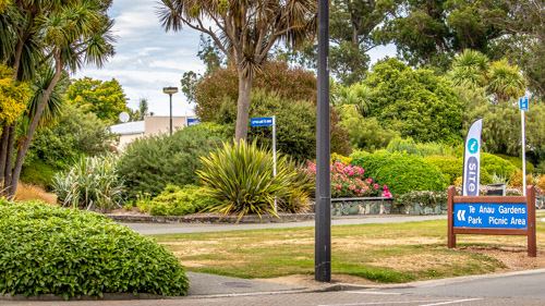 Te Anau Town Gardens and Park Picnic Area. Fiordland National Park, Southland, New Zealand